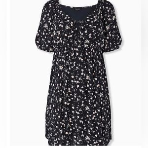 Torrid Black Ditzy Floral Crinkled Gauze Puff Sleeve Peasant Dress